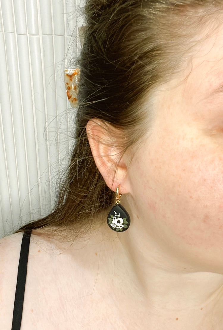 14- Black Teardrop Poppy Bouquet Earrings