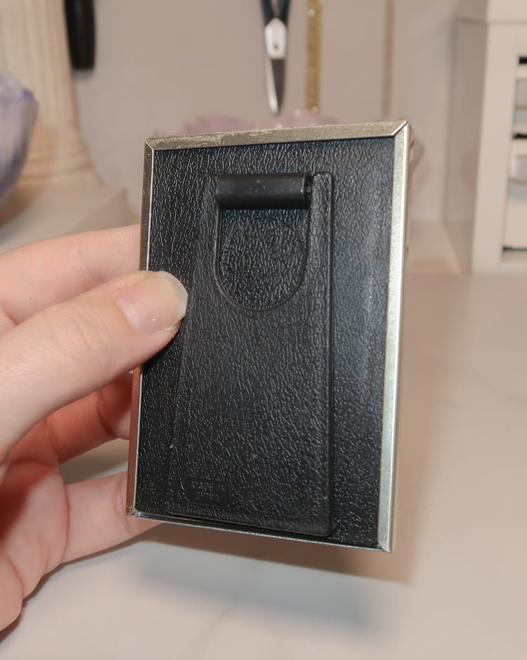 Vintage Oval-Window Frame | Custom Bouquet Spot