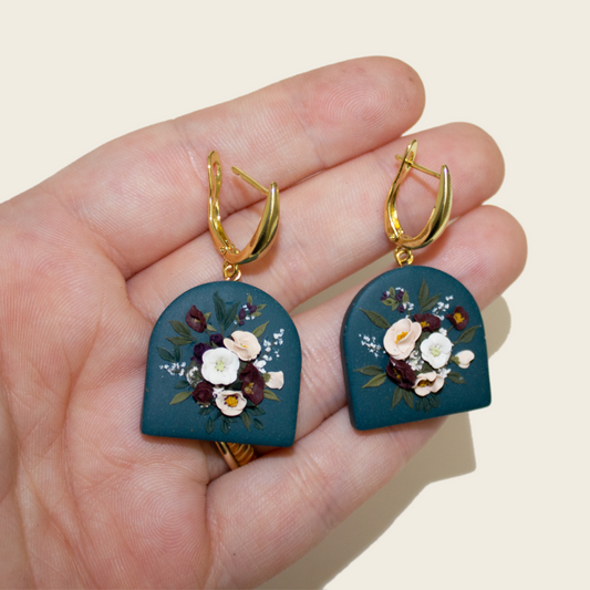 12- Teal Berry Bouquet