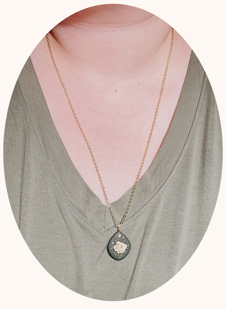Bouquet Necklace | Black