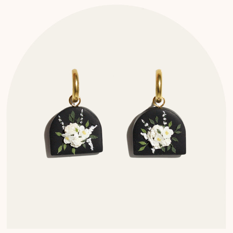 Black + White Bouquet | Short Arch
