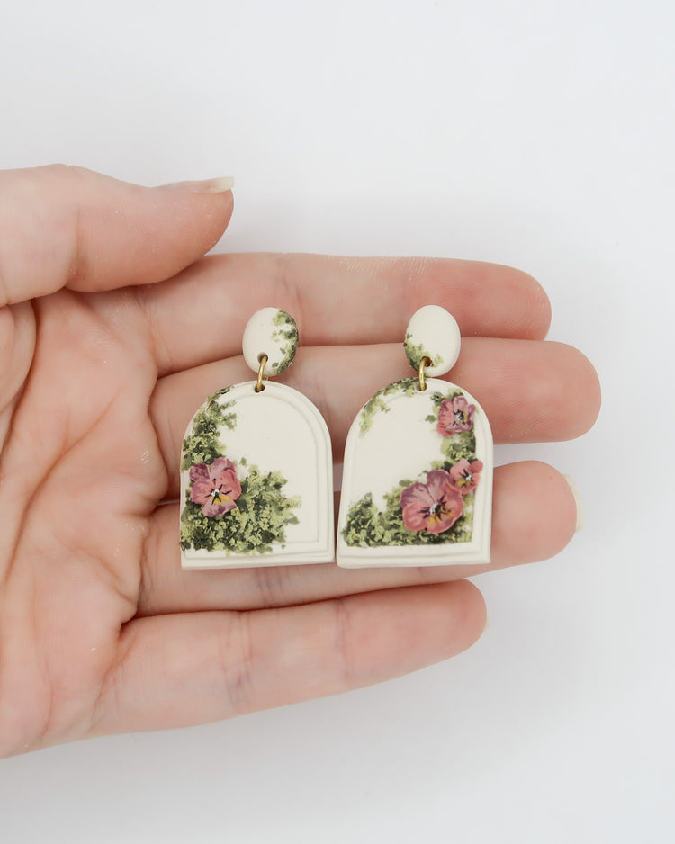 Pansies| Winding Ivy No. 1