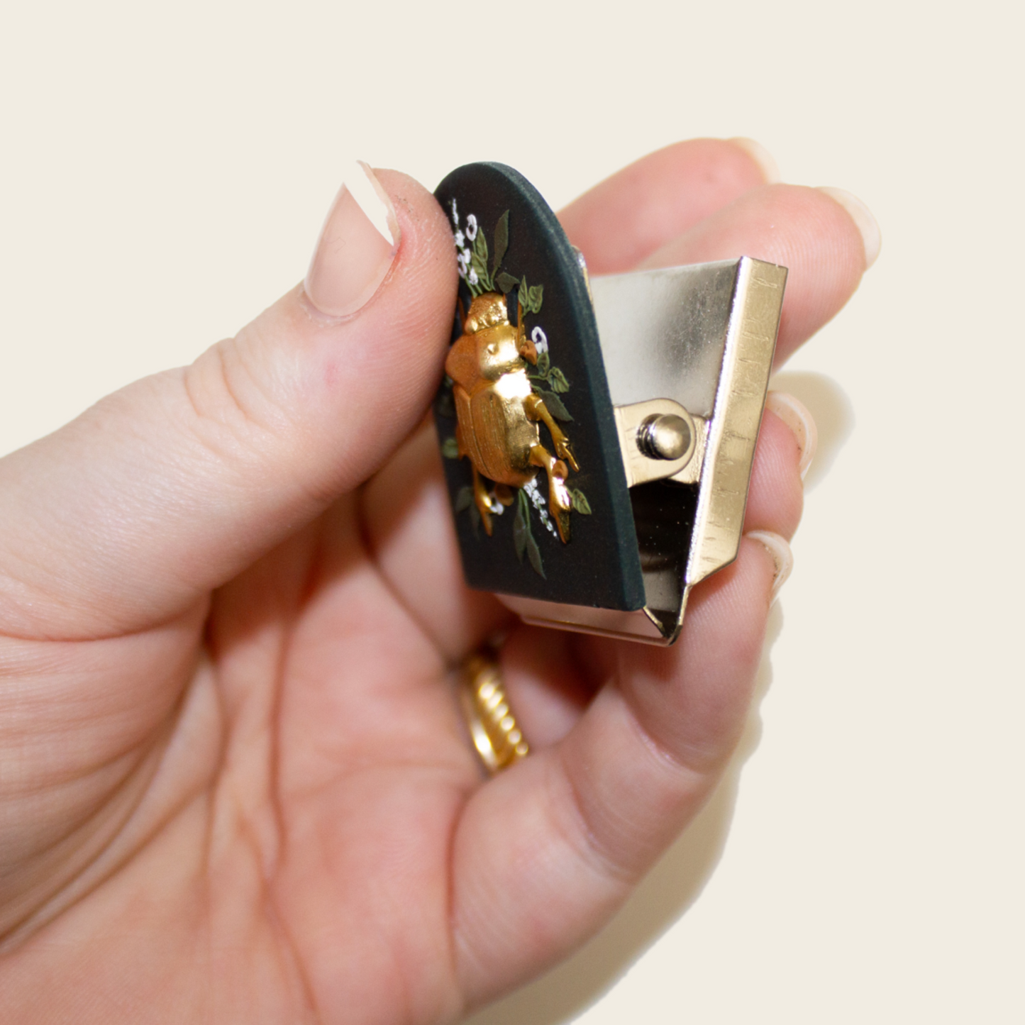 Emerald Beetle Picture Clip Magnet