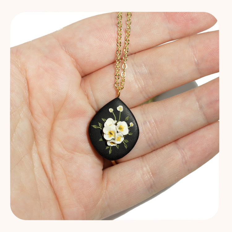 Bouquet Necklace | Black